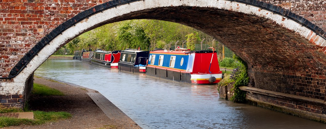 Learn how to handle a narrowboat